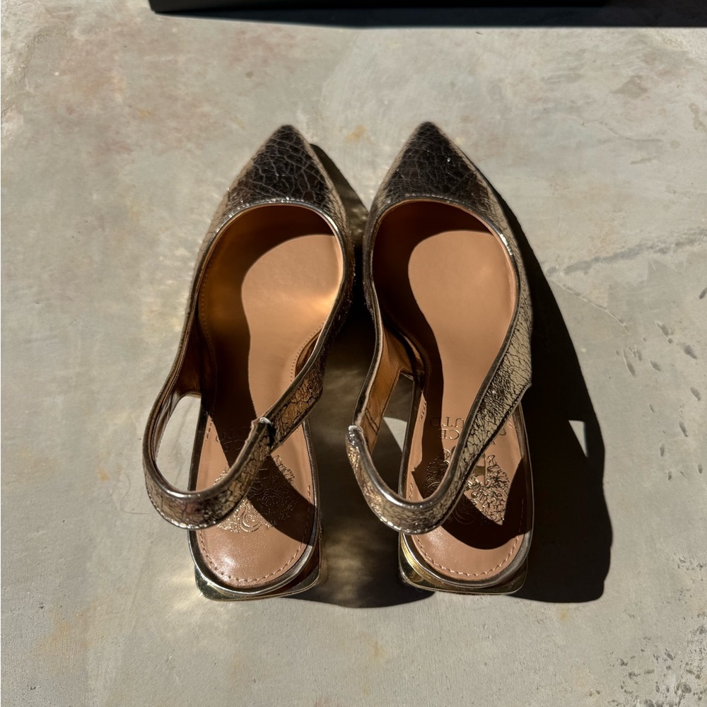 NEVER WORN Vince Camuto Metallic Gold Slingback Pumps - Picture 2 of 6
